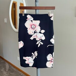 Ann Taylor 00P Navy Floral Pencil Skirt